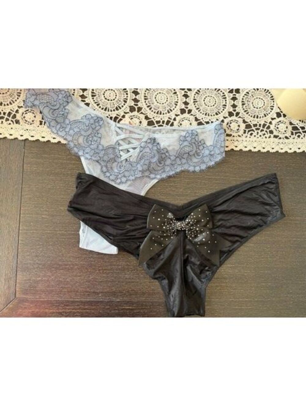 NWT Victoria's Secret lace and sparkly bow sexy panties size Large NEW!